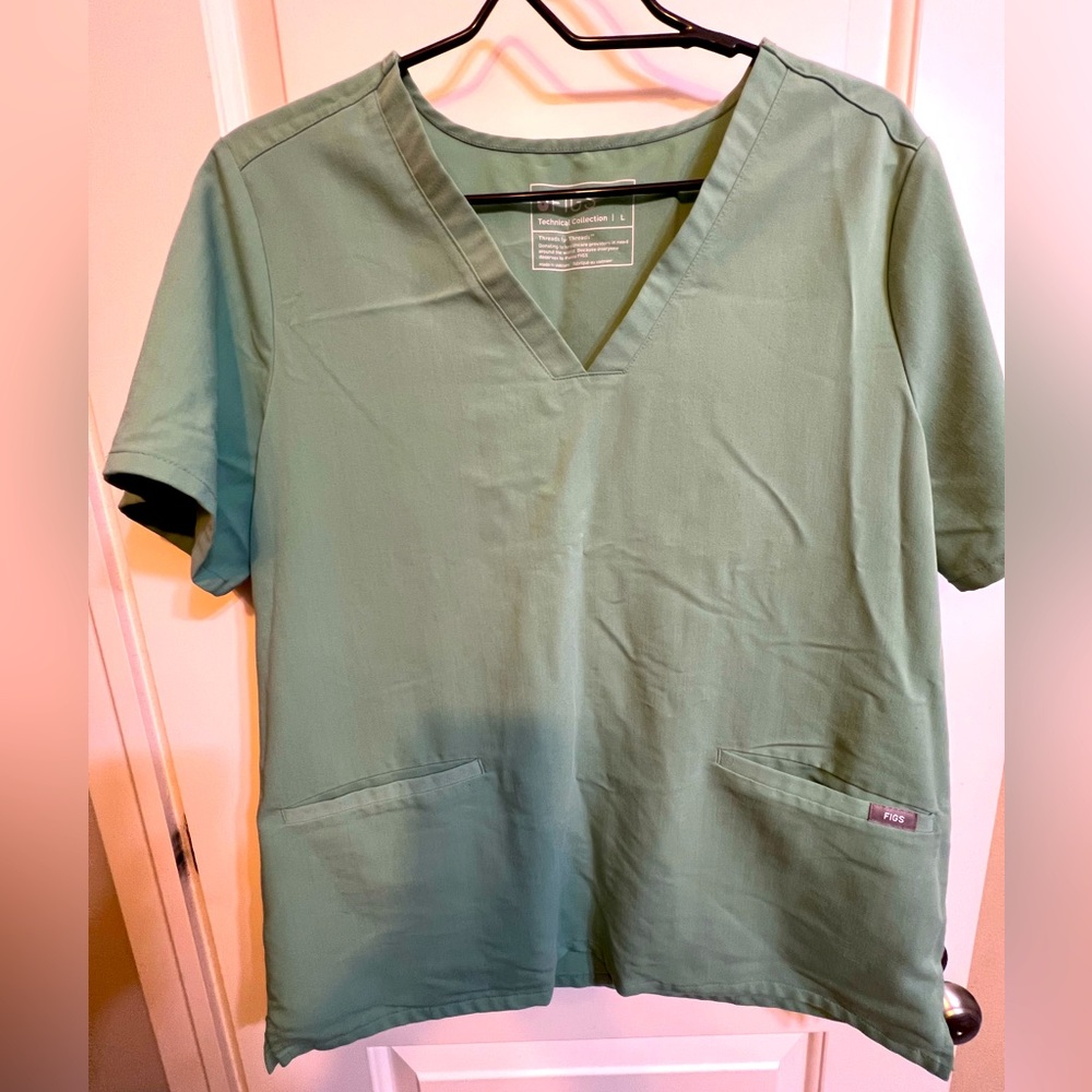 Figs 3 pocket scrub top